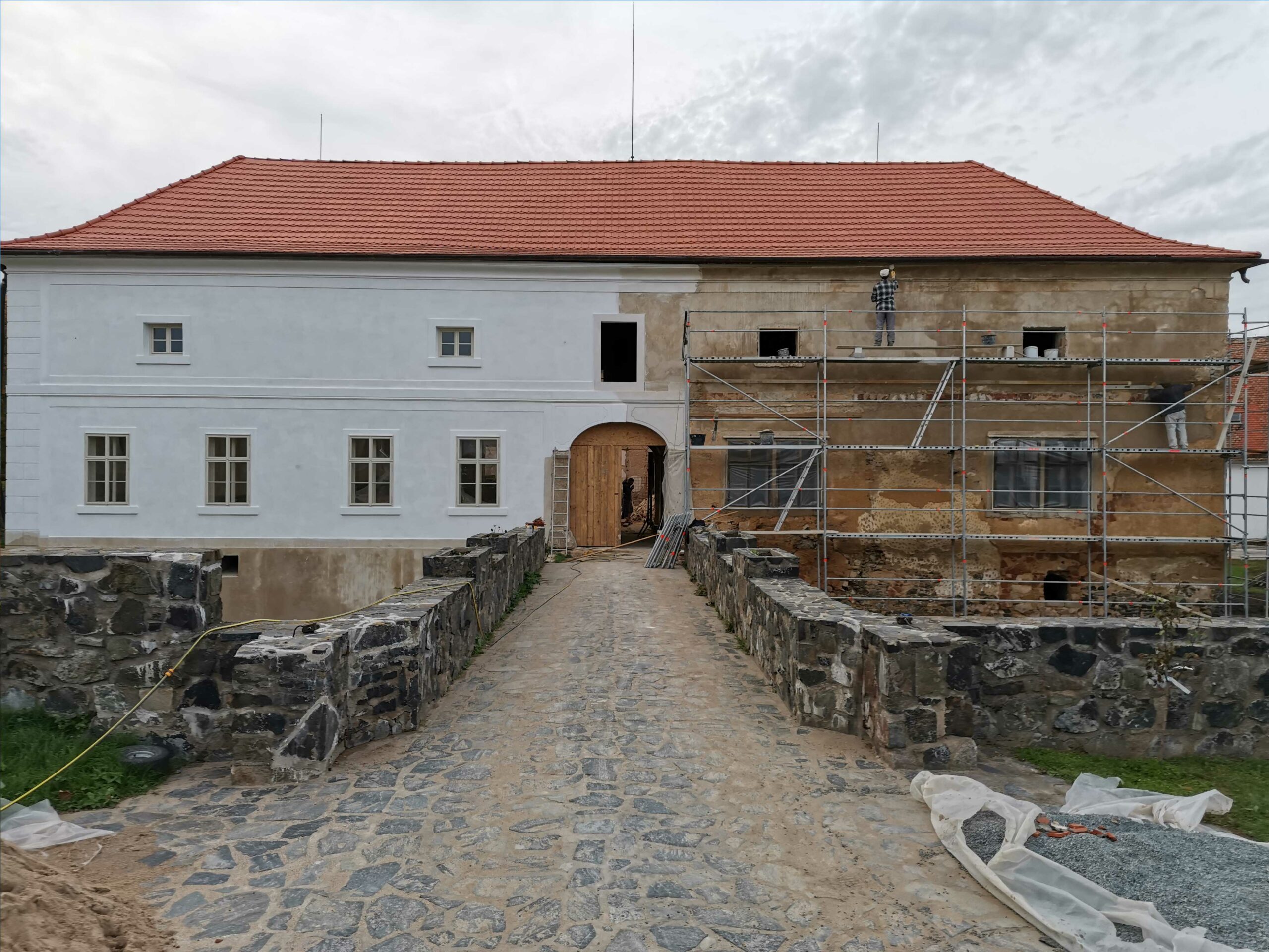Pakomericky-zamek-po-rekonstrukci – obnovený